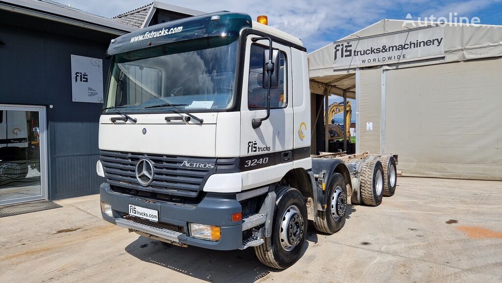Mercedes-Benz ACTROS 3240 chassis truck